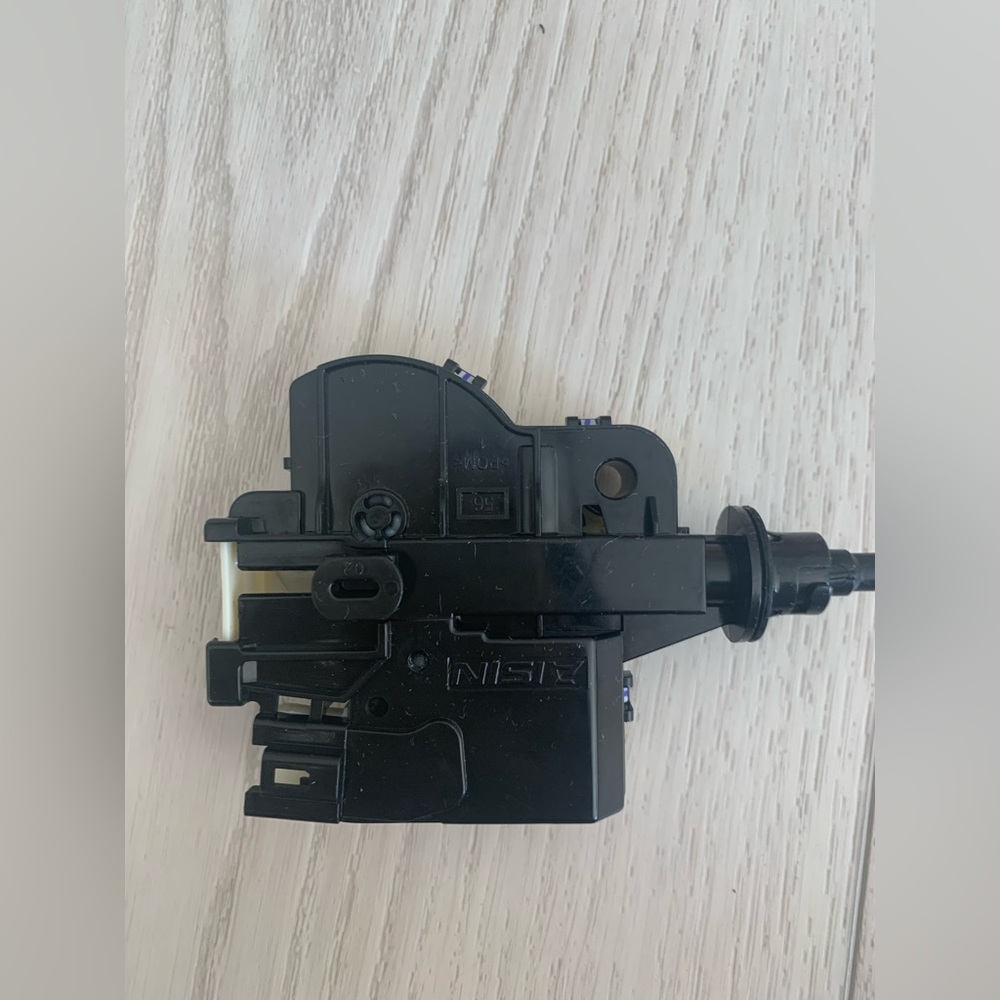 77030-07010 Fuel Door Lock Assembly w/ Motor for Toyota Camry Avalon 77030-07010